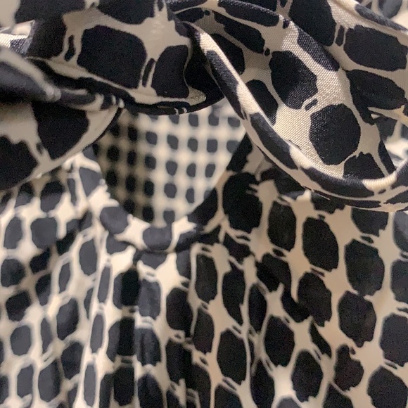 ♠️Kate Spade dressy blouse size small.♠️ - Picture 3 of 6